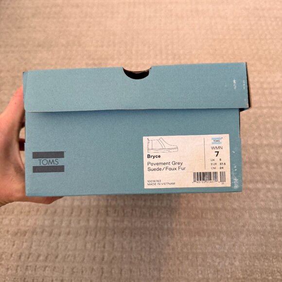 Toms Bryce Suede Slip On Sneaker with Faux Fur - Size 7 *LIKE NEW* - Picture 2 of 4